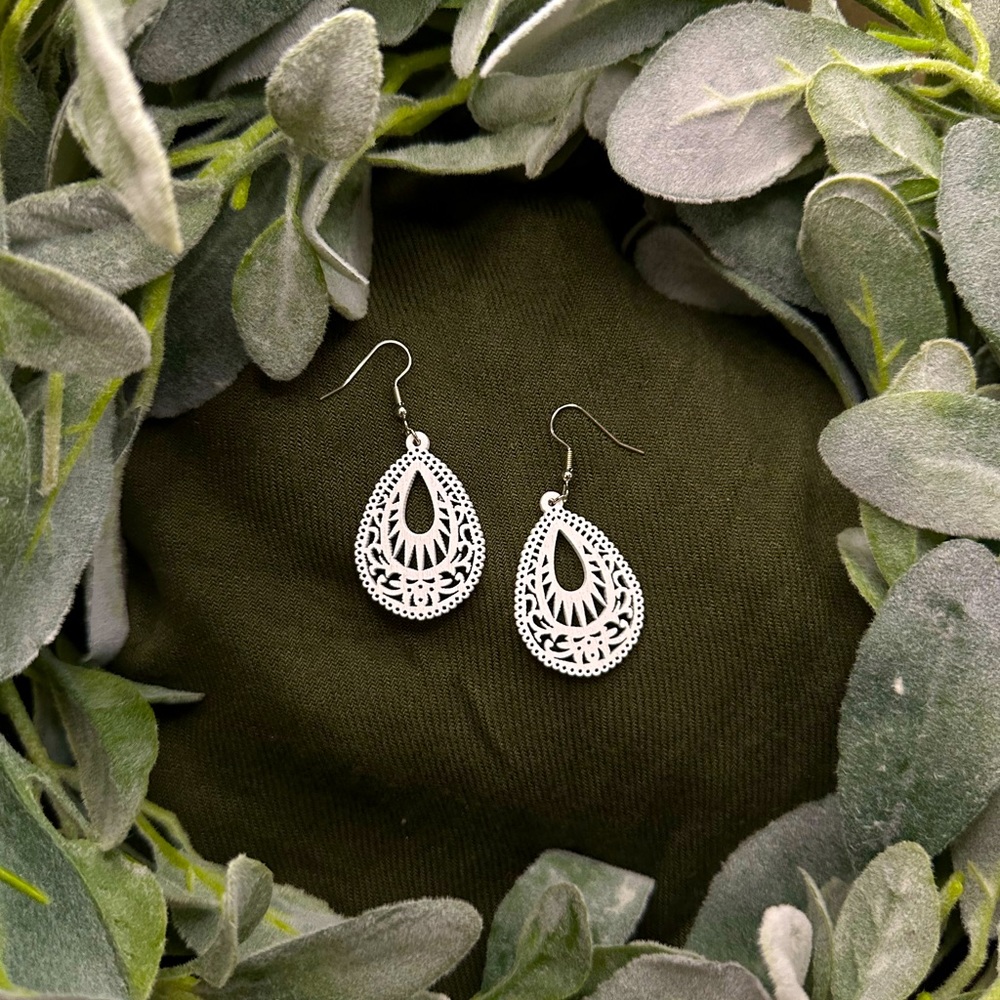 Wood drop earrings. With laser cut detail.
